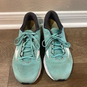 Mizuno running shoes women’s size 9